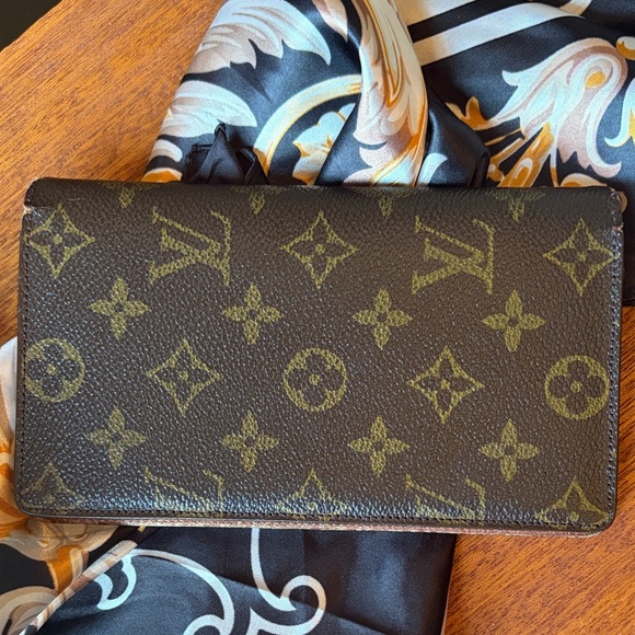 Louis Vuitton Monogram Wallet and Key Holder Set- Authentic - Picture 3 of 15